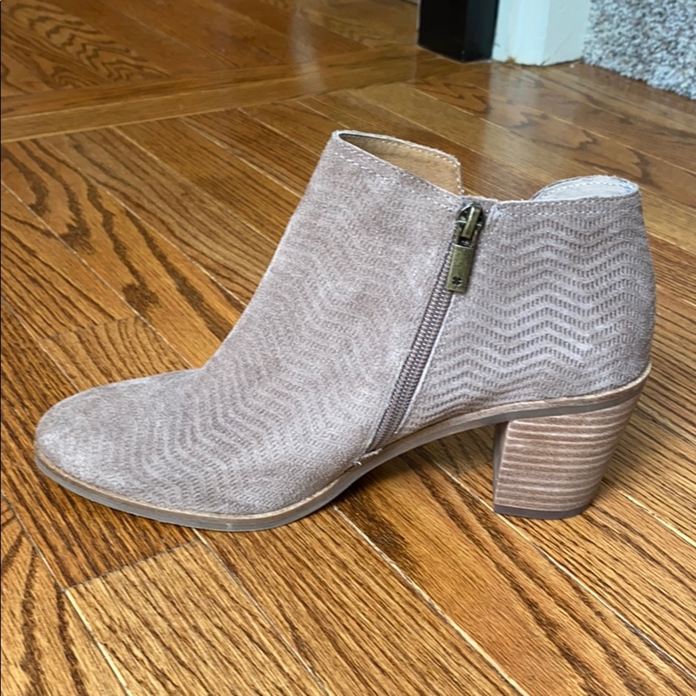 Lucky brand neutral booties